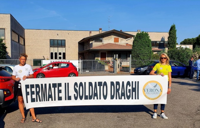 Draghi a Sommacampagna, il video della protesta di “Verona per la libertà”