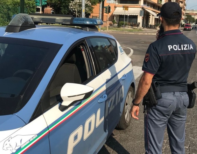 Senza patente fugge a folle velocità tra le vie di Verona in sella ad un motociclo rubato: 19enne arrestato