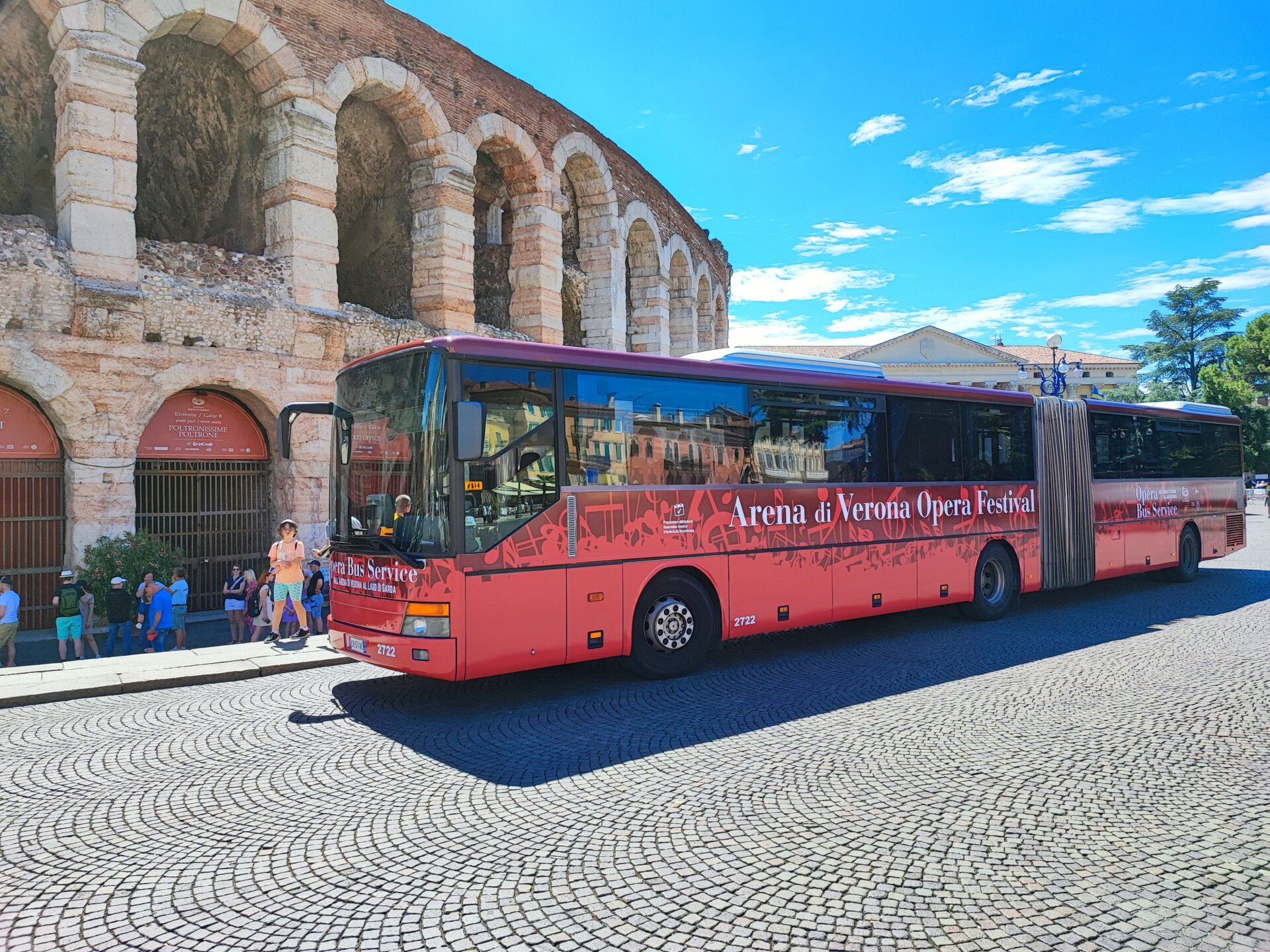 Un bus personalizzato per il 99° Opera Festival di Verona