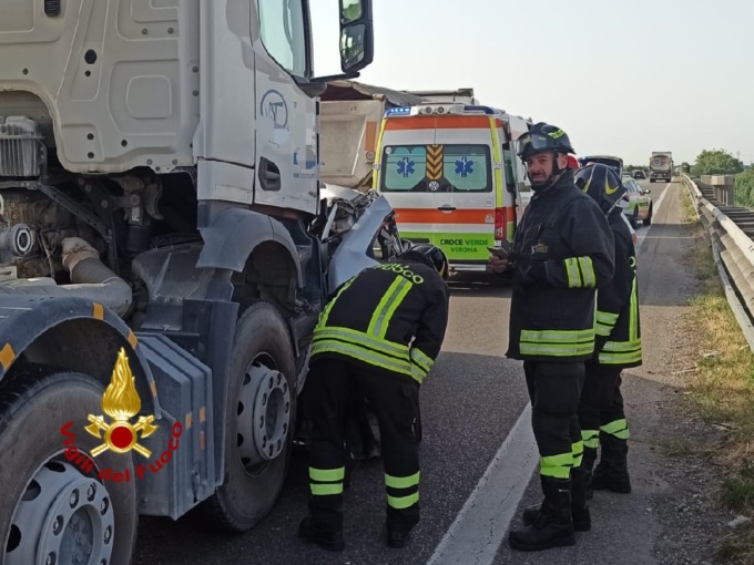 Zevio, tamponamento tra un mezzo pesante e un’auto: un ferito