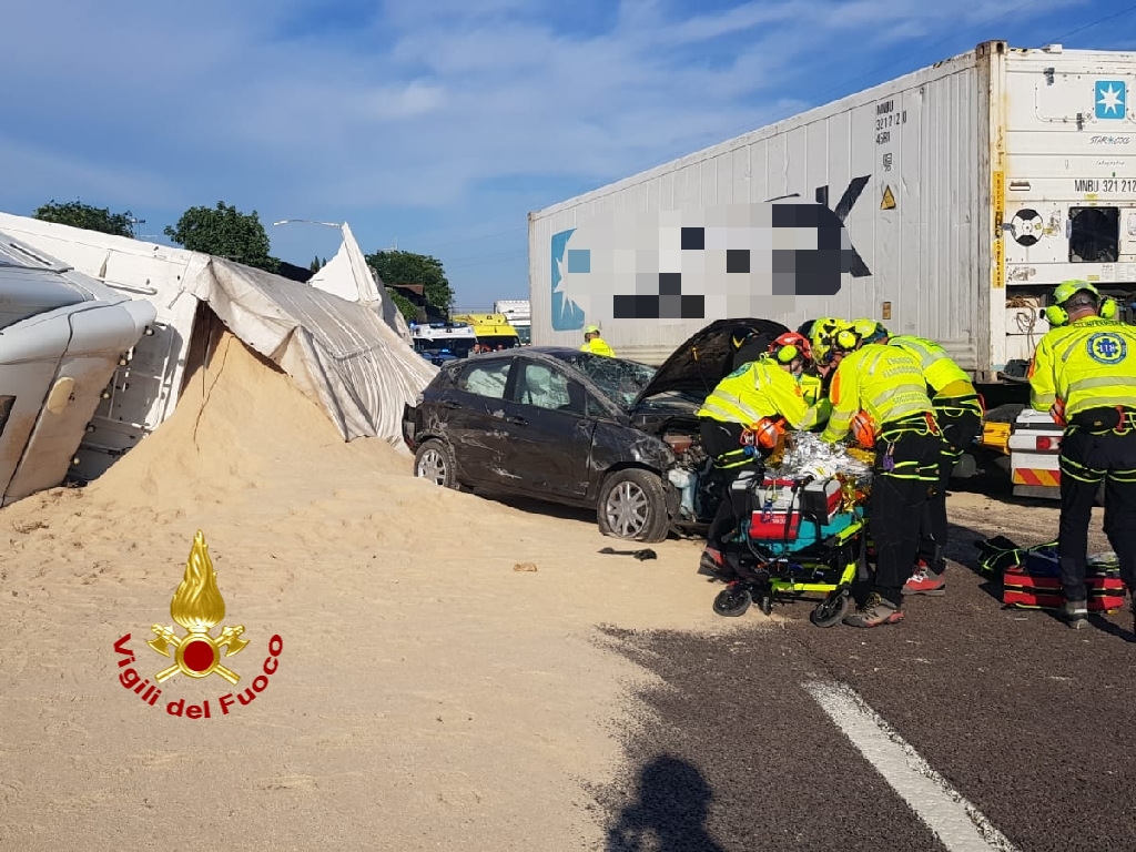 Incidente Tra Due Mezzi Pesanti Sull'A4, Coinvolta Anche Un'auto: 3 ...