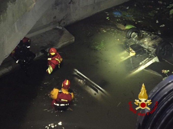 Auto finisce ribaltata nel canale d’irrigazione: morta 66enne di Cologna Veneta