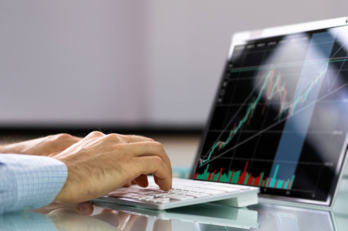 Investimenti online: non si arresta il boom di utenti per i siti di trading