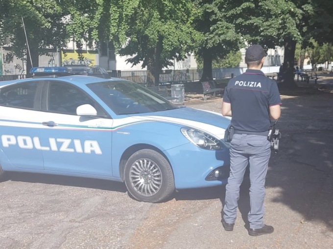 Verona, 32enne accerchiato da 5 giovani: minacciato con un taglierino viene derubato del portafoglio