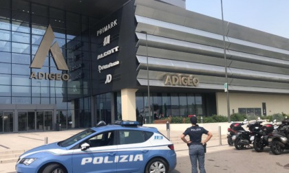 Ruba abiti da 2 negozi dell’Adigeo: 26enne arrestato mentre tenta un terzo colpo