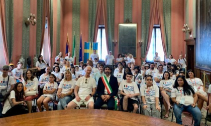 Trenta giovani israeliani oncologici in visita a Verona accolti da Tommasi a Palazzo Barbieri