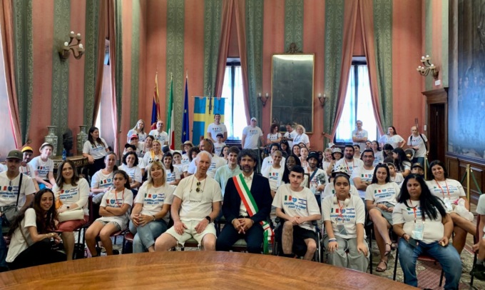Trenta giovani israeliani oncologici in visita a Verona accolti da Tommasi a Palazzo Barbieri