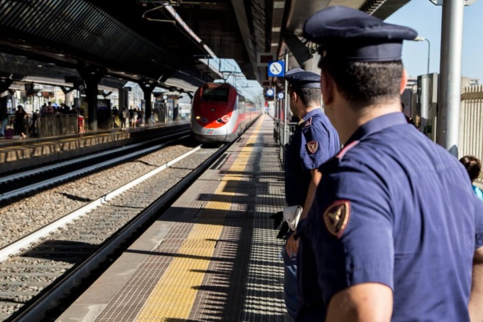 Tragedia a Caldiero, 24enne muore travolto dal treno mentre attraversa i binari