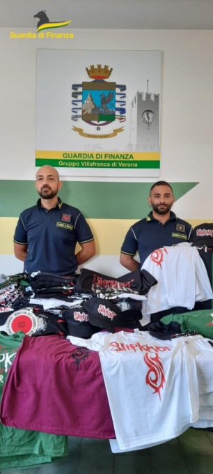 Controlli al “Rock the Castle”: sequestrata droga e oltre 300 capi di abbigliamento contraffatti