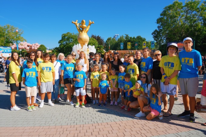 Da Gardaland un messaggio di pace: ragazzi ucraini (e non solo) in visita al Parco divertimenti con le associazioni sostenute da OTB Foundation