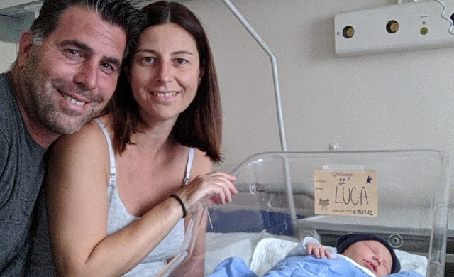 Luca ha fretta di nascere ma c’è traffico: mamma e papà scortati dalla polizia all’ospedale