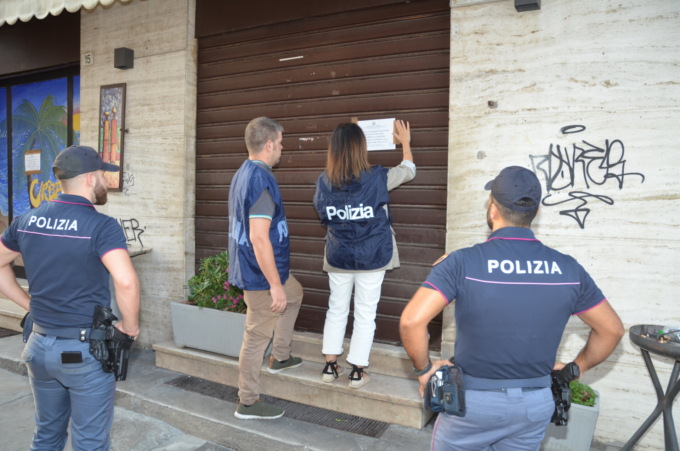 Chiuso per 15 giorni il “Caffè Reyna” dopo la rissa e l’aggressione di un agente