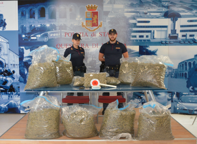 Bloccato corriere della droga: trasportava 40 chili di marijuana