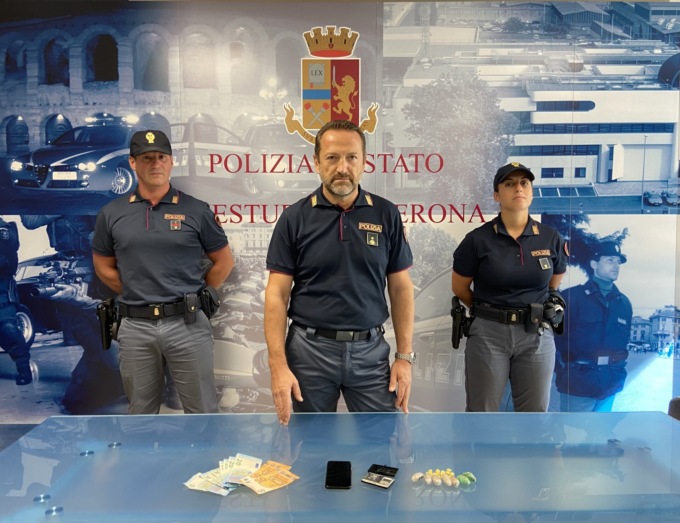 Trovato in possesso di droga tenta la fuga a piedi: 30enne arrestato