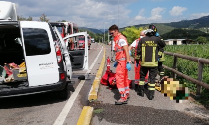 Verona, scontro frontale tra un furgone e un'auto: 2 feriti