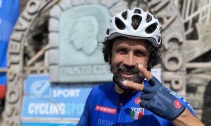 Promessa mantenuta, il sindaco Damiano Tommasi sullo Stelvio in bicicletta
