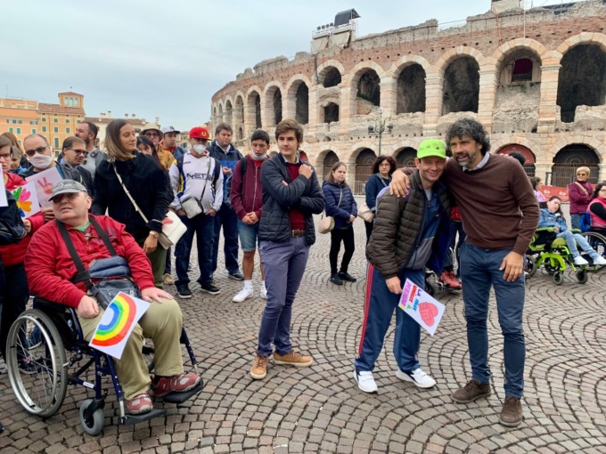 Da Piazza Bra una marcia a sostegno della pace, per dare voce alla “forza della fragilità”