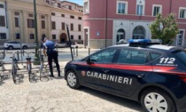Sorpreso in Piazza Pradaval con una bicicletta rubata si scaglia contro i Carabinieri