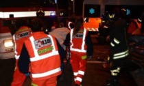 Terribile frontale tra due auto nella notte a Chievo, due persone ferite