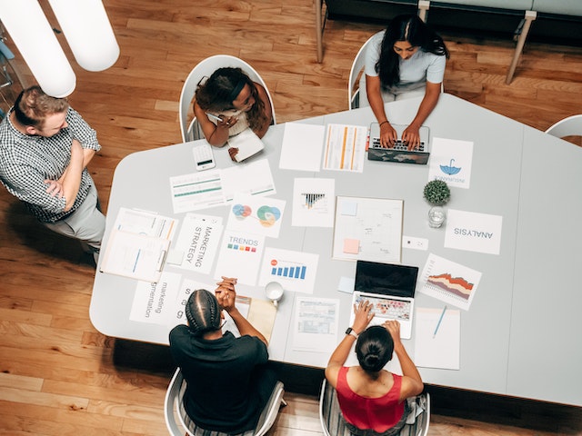 5 Consigli per arredare un ufficio open space con stile e funzionalità