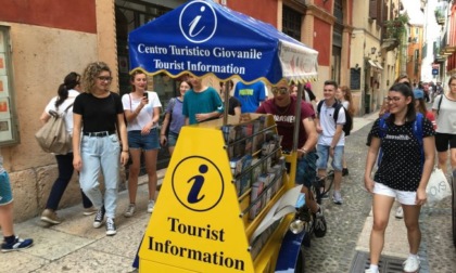 A Verona oltre 70 studenti hanno fatto accoglienza ‘On the road’ a turisti e visitatori
