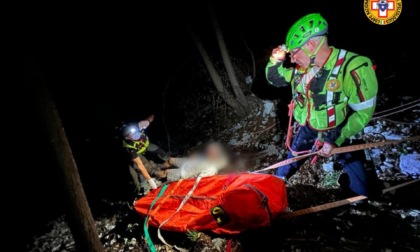 Cade dal sentiero sul monte Baldo e precipita per 15 metri: ferito aiutato dal soccorso Alpino