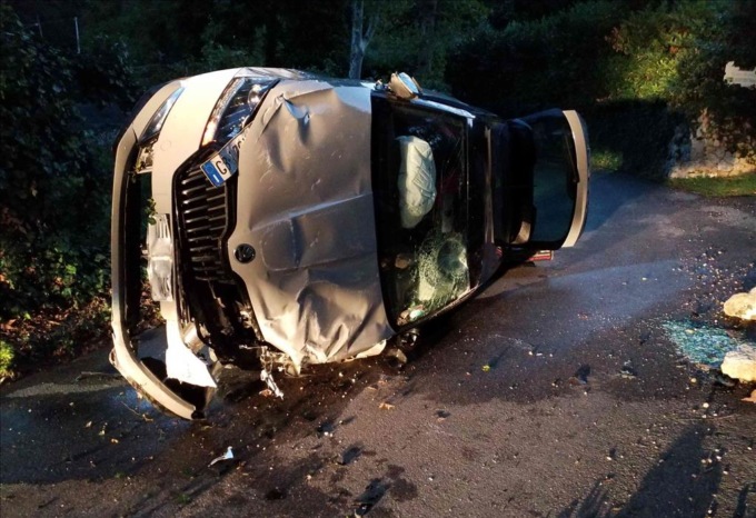 Verona, raffica di incidenti nella notte: neopatentato (ubriaco) si ribalta con l’auto in via Volte Maso