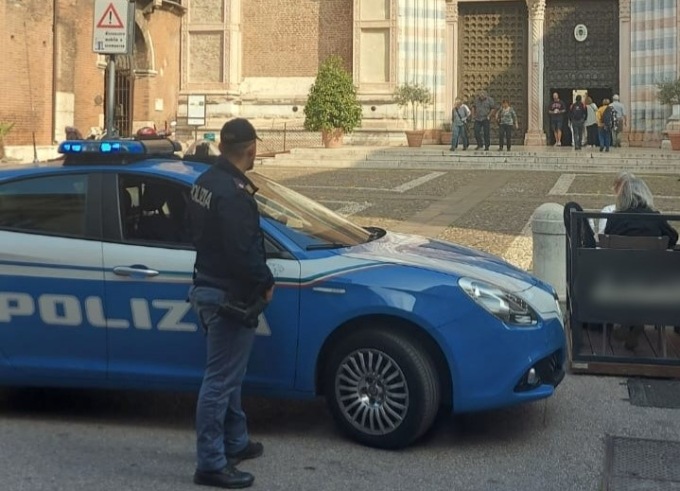 Ruba le offerte nella Basilica di Sant’Anastasia: 53enne scoperto e arrestato