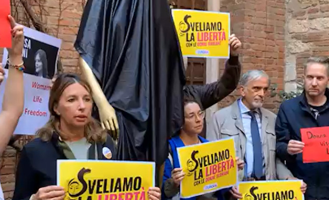 “Sveliamo la statua di Giulietta”, flashmob di +Europa per le donne Iraniane