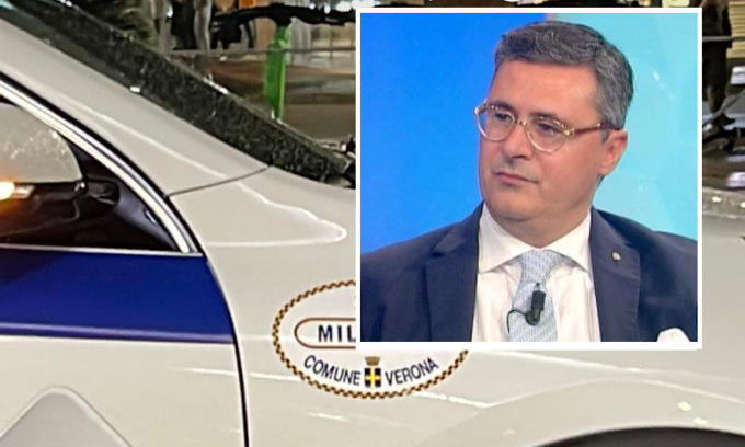 Costretto a scendere dal taxi sotto la pioggia: “Io non prendo persone in sedia a rotelle”