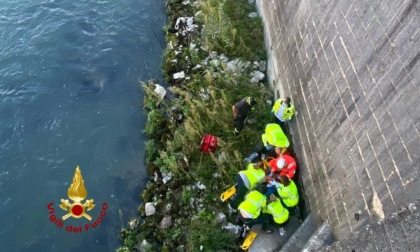 Attimi di paura a Verona, uomo cade nell'Adige: salvato dai Vigili del Fuoco