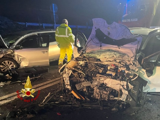Villafranca di Verona, violento scontro tra due auto: quattro feriti di cui uno grave