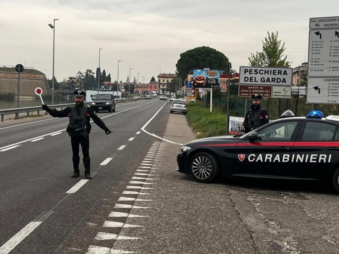 I sedili di un’auto sono stupefacenti: nascondevano un chilo e mezzo di coca