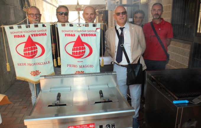 Donatori Fidas Verona regalano alla parrocchia la cucina che era stata rubata