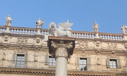 Piazza Erbe, terminato il restauro della colonna di San Marco
