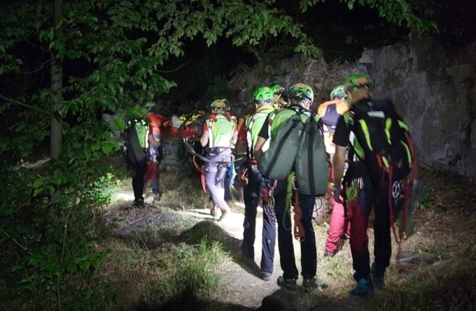 Va a funghi e si separa dall’amica, poi scompare nel nulla: in corso le ricerche di una 70enne
