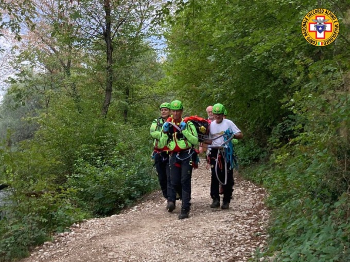 Scivola non distante dal ponte tibetano: 70enne ferita