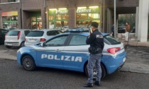 Tenta di sfondare la vetrina di un negozio con un estintore: arrestato. E' la terza volta in pochi giorni!