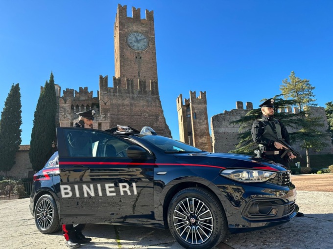 Giovanissimo spacciatore nasconde la droga in cameretta ma si fa beccare