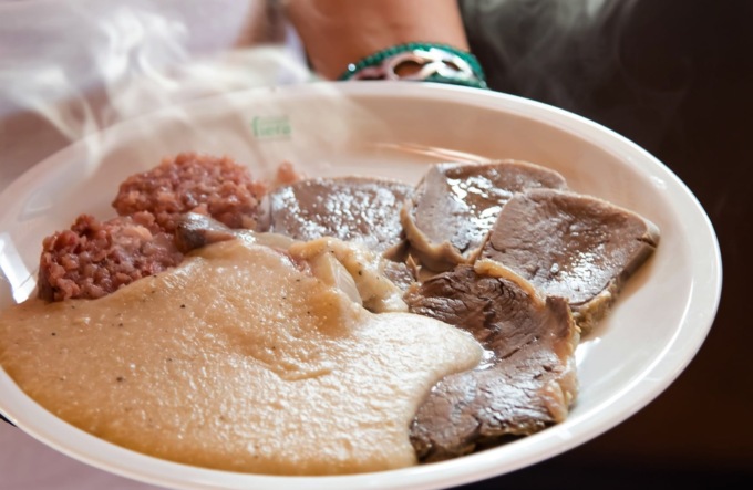 Torna la Fiera del bollito (con la pearà) a Isola della Scala: siete pronti a gustare i migliori piatti popolari della zona?