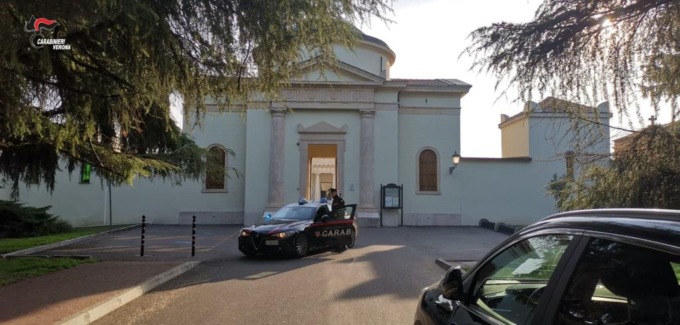 Anziani nel mirino dei ladri: signora scaraventata a terra per pochi euro