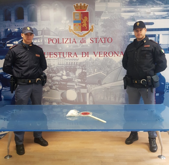 In tasca zero documenti ma un etto di cocaina: preso il pusher senza nome di Borgo Roma