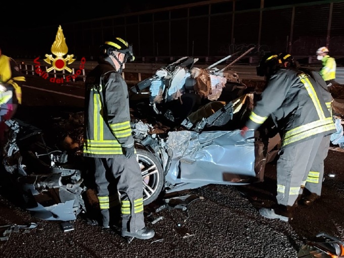 Tragedia in A4 nella notte: morto un 30enne alla guida di un’auto