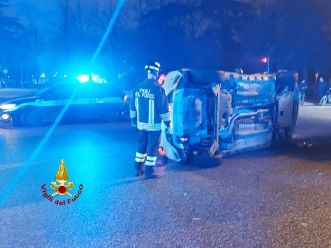 Violento incidente all’incrocio tra viale Piave e Piazzale Porta Nuova: ferita una giovane donna