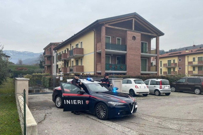 I vicini sospettosi hanno ragione e fanno beccare il ladro dei garage dalle “mani d’oro”