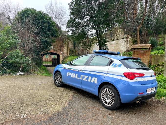 Verona, il padrone di casa rientra e coglie i rapinatori sul fatto: aggredito con una mazza da baseball