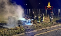 Tragedia sfiorata a Caprino Veronese: auto a metano divorata dalle fiamme dopo l'incidente