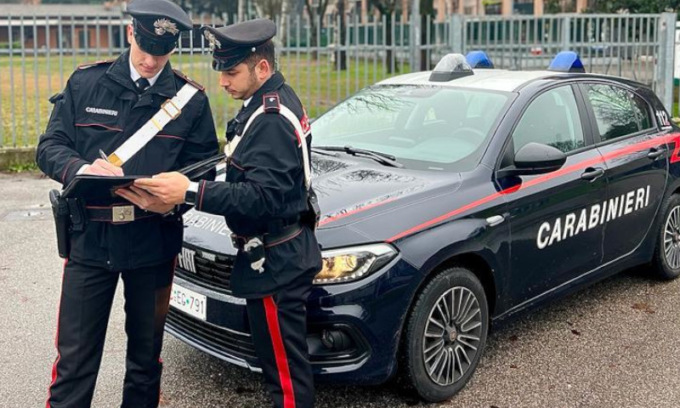 35enne vende morte in strada e viene beccato con l’eroina (ma è già libero)