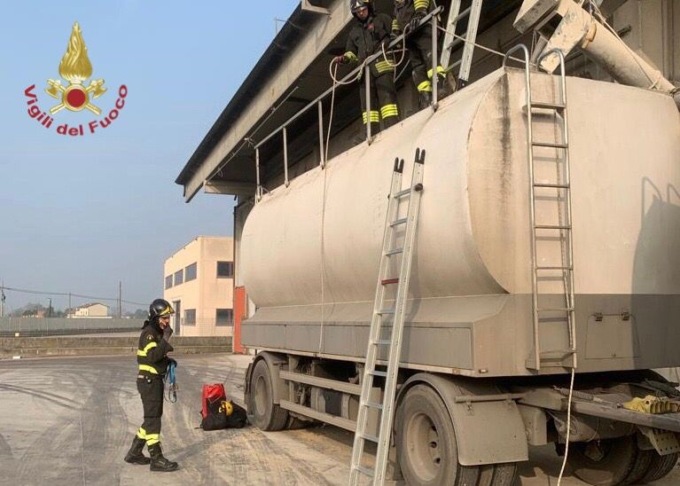 Tragedia a Pressana: le foto della cisterna in cui è precipitato l’operaio