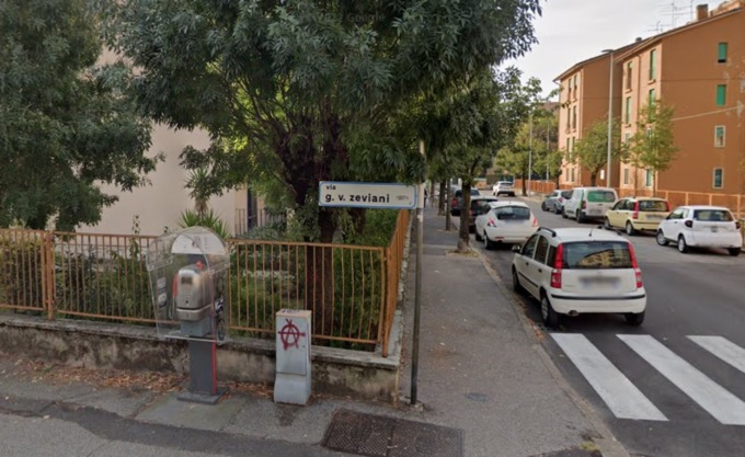 Terrore in via Zeviani: la lite degenera e finisce a coltellate (un ferito è gravissimo)